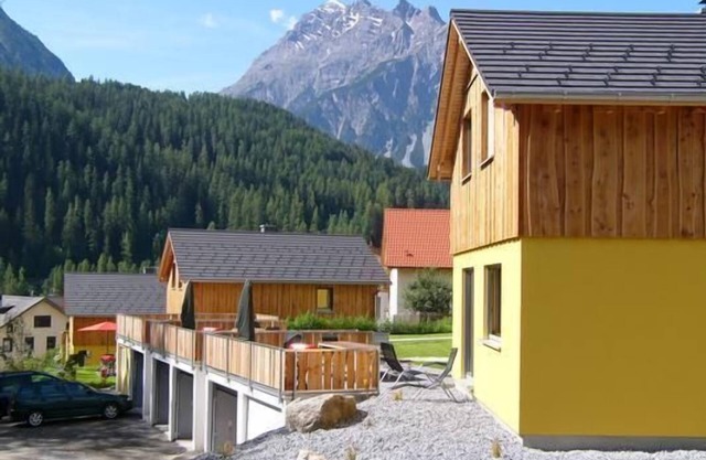 Holiday apartment Scuol for 1 - 4 persons with 3 bedrooms - Holiday apartment