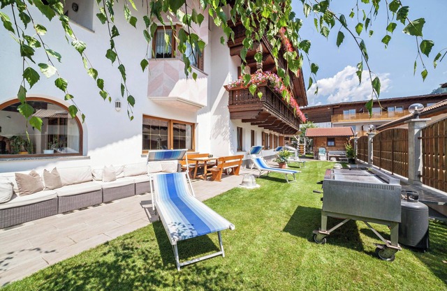 Holiday Apartment ‘Sonnenparadies 1’ with Mountain View, Wi-Fi & Garden