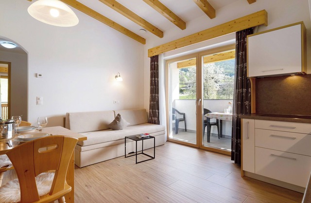 Holiday Apartment "Stiflerhof Apt Alpenrose" with Mountain View, Shared Garden & Wi-Fi