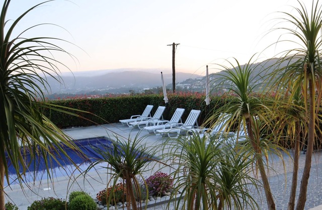 Holiday Apartment 'Stº António' with Shared Pool & Wi-Fi