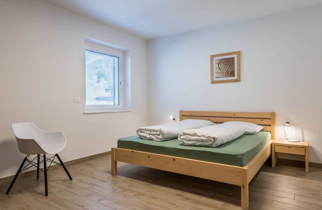 Holiday Apartment "Talhaus - Robert" with Mountain View, Shared Garden & Wi-Fi