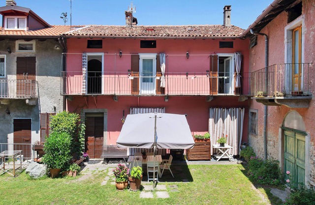 Holiday Apartment "Taronico Heron" with Lake View, Shared Terrace & Wi-Fi