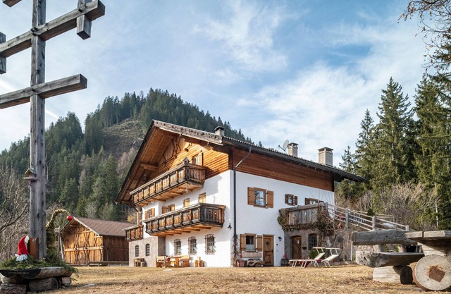 Holiday Apartment "Thomasegg Hof Linde" with Mountain View, Shared Garden & Wi-Fi