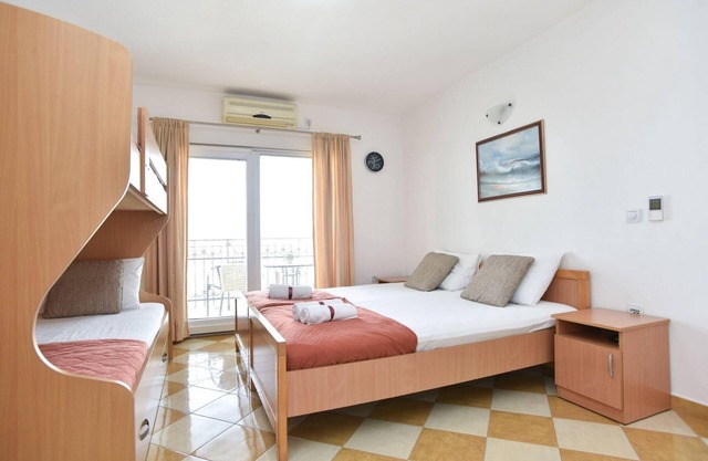 Ferienwohnung Tivat Für Personen 