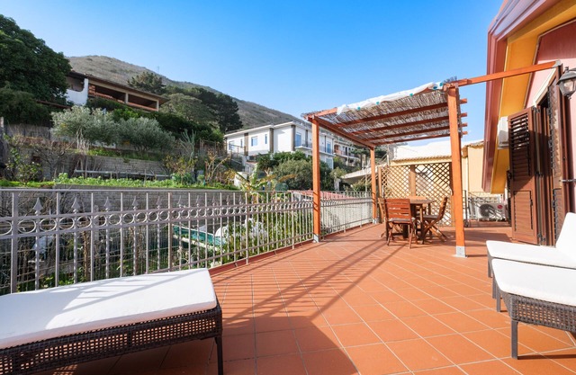 Holiday Apartment "Tyrrhenian Sea" with Sea View, Terrace & Wi-Fi
