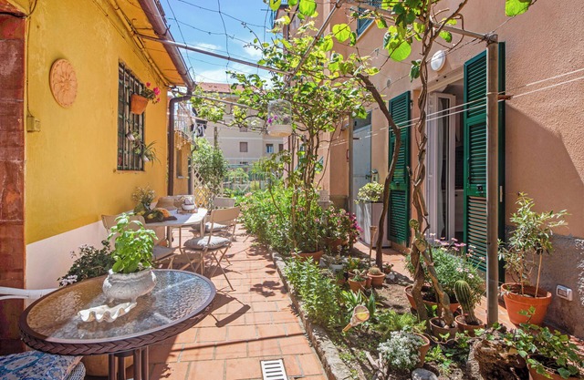 Holiday Apartment Un'oasi al Mare close to the Beach with Garden & Wi-Fi