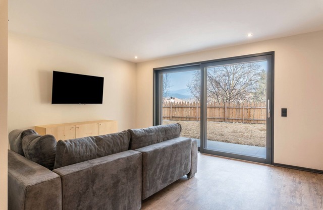 Holiday Apartment 'Villa Lara Föhre' with Mountain View, Shared Terrace and Wi-Fi