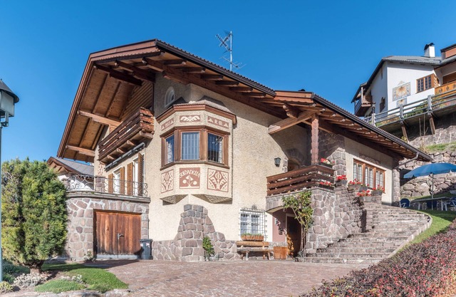 Holiday Apartment "Villa Soldanella" with Mountain View, Garden & Wi-Fi