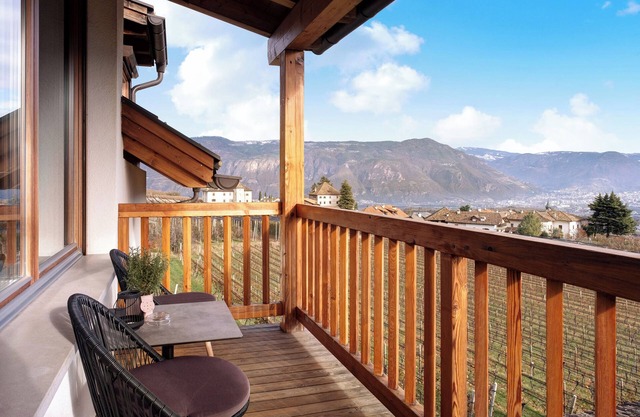 Holiday Apartment "Weingut Lahn zu Eppan Schlern" with Mountain View, Balcony and Wi-Fi