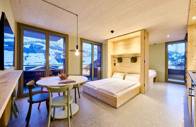 Holiday apartment with balcony and ski room