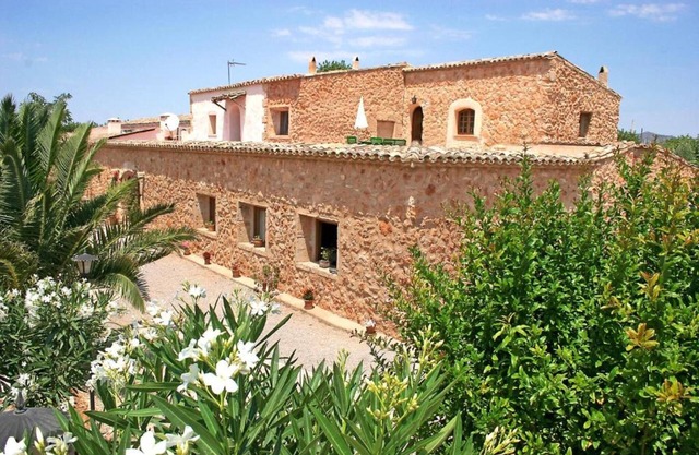 Holiday Apartment with Mountain View & Shared Pool