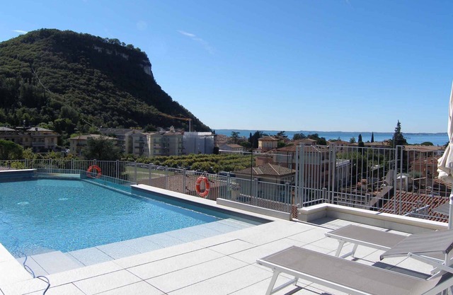 Holiday apartment with air conditioning, internet, balcony and rooftop pool