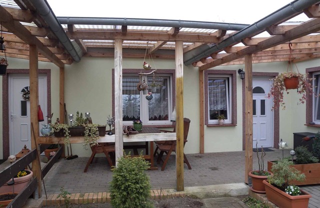 Holiday apartment with canopied terrace