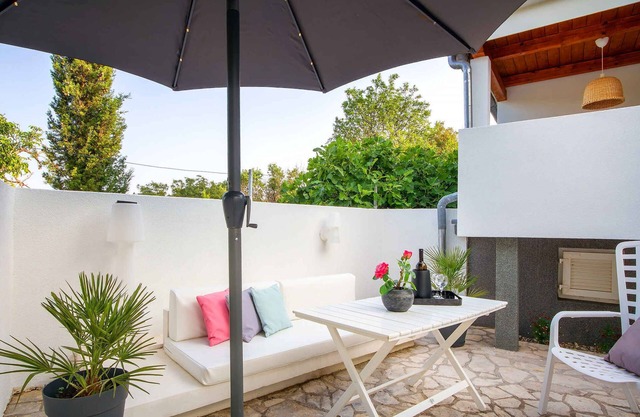 Holiday apartment with terrace and air conditioning