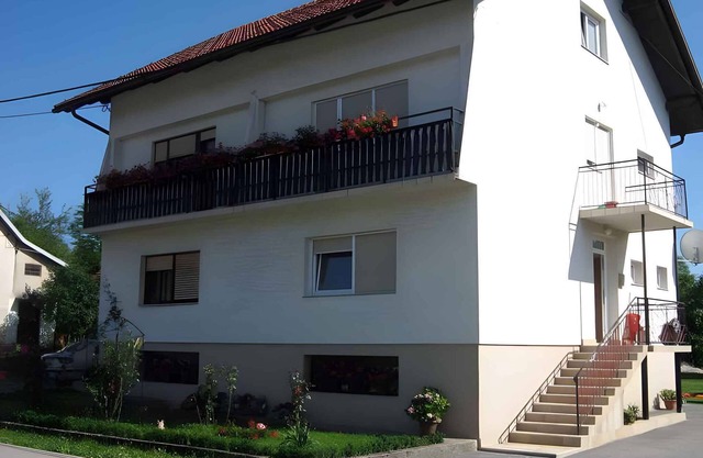 Holiday apartment with garden and barbecue