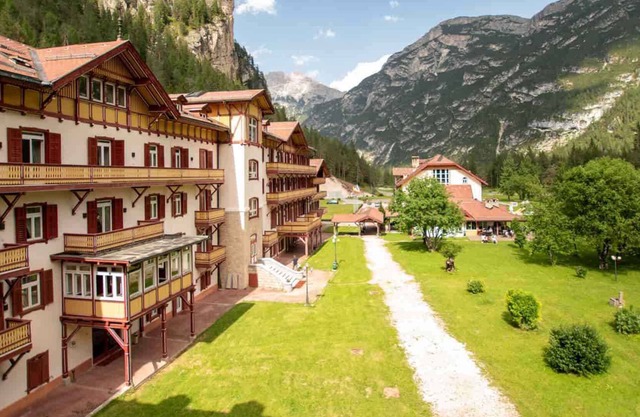 Holiday apartment with indoor pool and WiFi