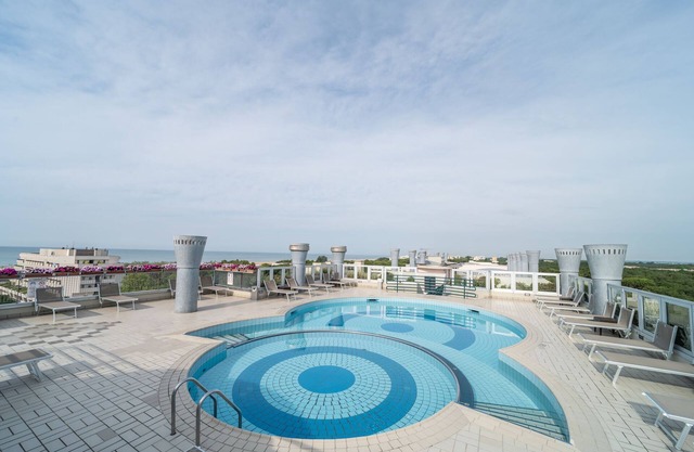 Holiday apartment with pool and air conditioning