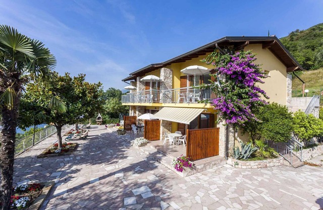 Holiday apartment with outdoor pool and air conditioning