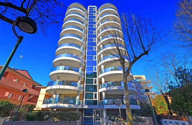 Holiday apartment with air conditioning and balcony near the beach