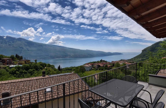 Holiday apartment with view onto Lake Garda
