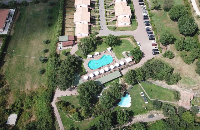 Holiday apartment with outdoor swimming pool, children's pool and table tennis in residence