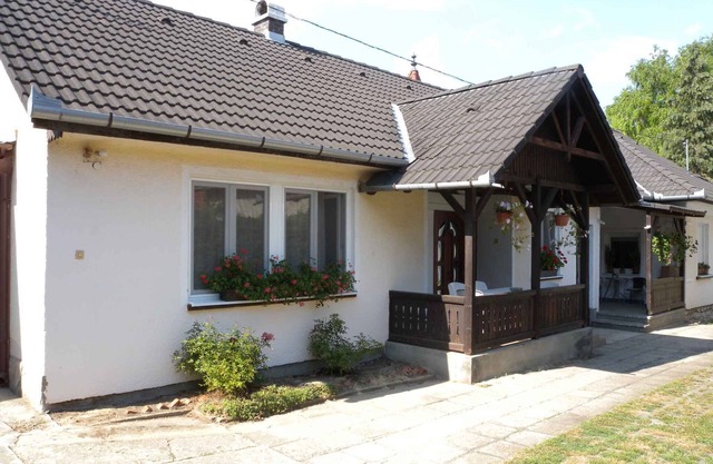Holiday apartment with terrace and barbecue