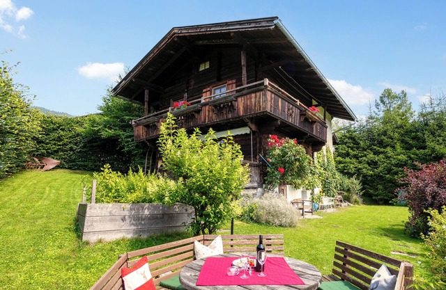 Holiday home with great garden and steam bath