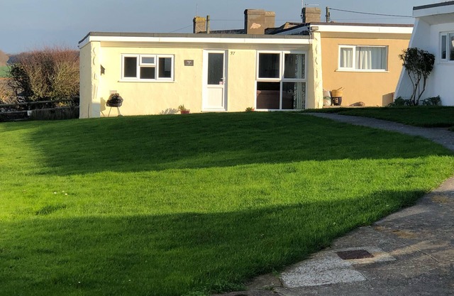 Holiday Chalet in Widemouth Bay, Bude - path to sandy beach.