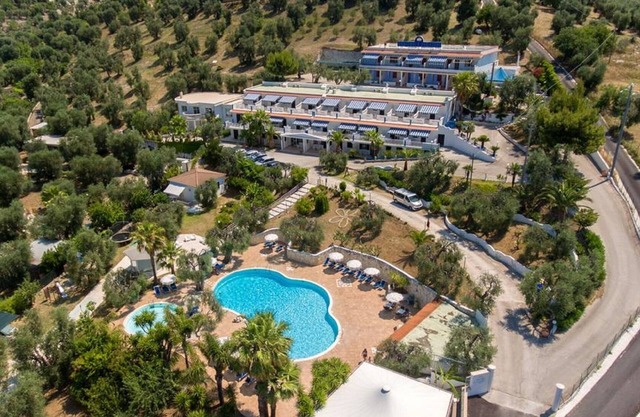 Holiday complex with pool, 5 minutes from the beach, panoramic sea views