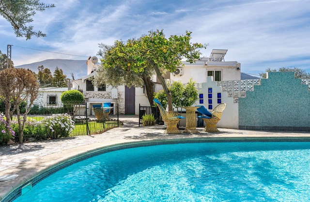 Holiday Cottage 'El Nido' with Pool, Mountain View & Wi-Fi