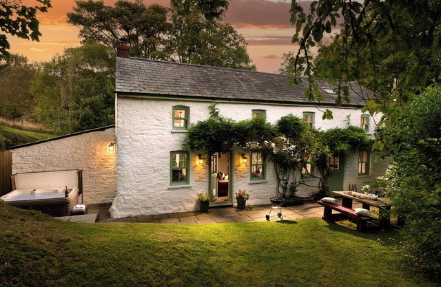 Holiday Cottage with luxury hot tub sat in its own private woodland in Brecon.