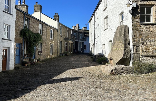 Holiday Cottage In The Village Of Dent In The Yorkshire Dales - Dog friendly