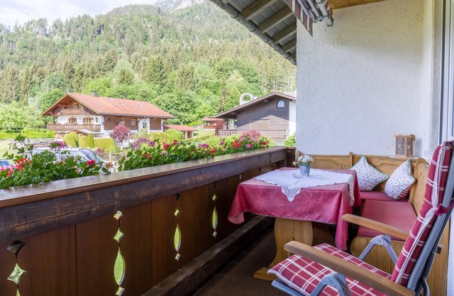 Holiday Apartment "Annamirl" with Balcony, Mountain View & Wi-Fi