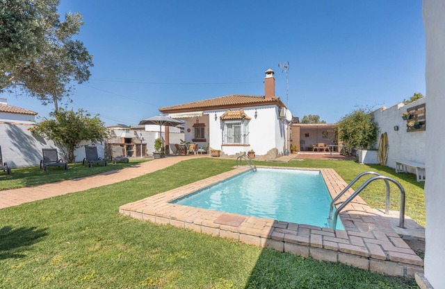 Holiday Home 'El Olivo' with Private Pool, Wi-Fi and Air Conditioning