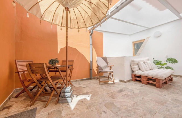 Holiday Home ‘Casa Tía Julia’ close to the Beach with Wi-Fi & Terraces