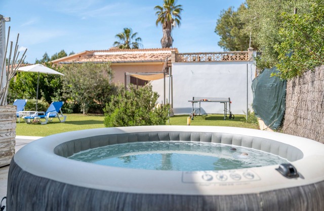 Holiday Home 'Cozy Little House Close To The Sea' with Private Terrace, Wi-Fi and Air Conditioning