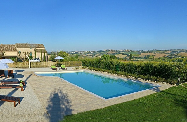 Holiday Flat with Private Swimming Pool. Privacy, Relaxation and Nature