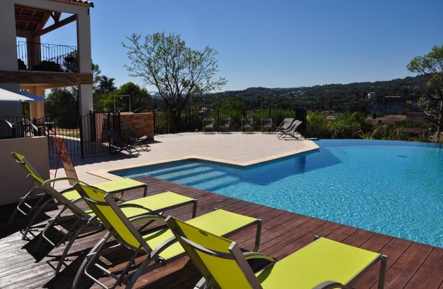 Holiday cottage "Gorges de l'Ardéche" in a residence with swimming pool