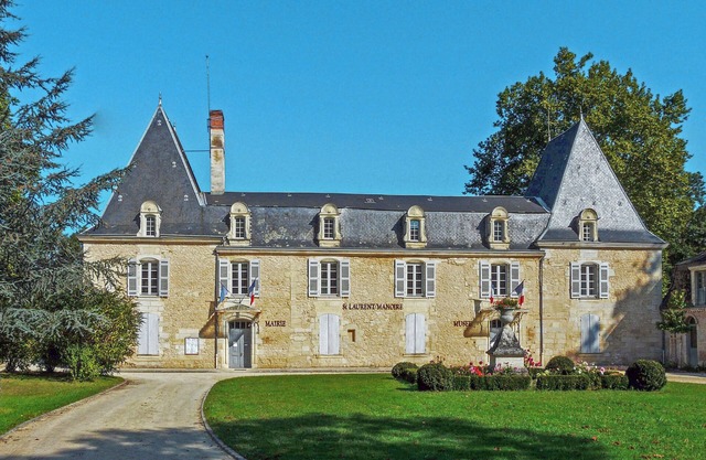 Holiday Home 'Pavillon À St Laurent Sur Manoire' with Private Terrace