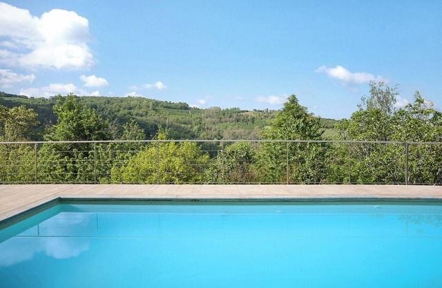 Holiday Home 'La Corte di Langa Alloggio Quarzo' with Shared Pool & Wi-Fi