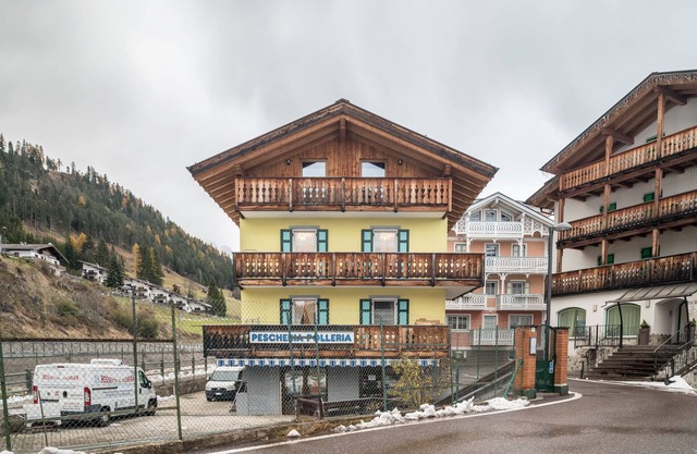 Holiday Home 'Casa Rossetti Big' with Mountain View, Balcony and Wi-Fi