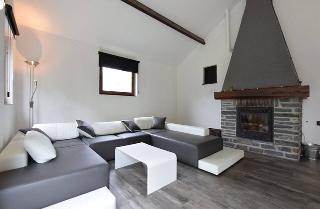 Holiday Home in Ardennes with Pool & Jacuzzi