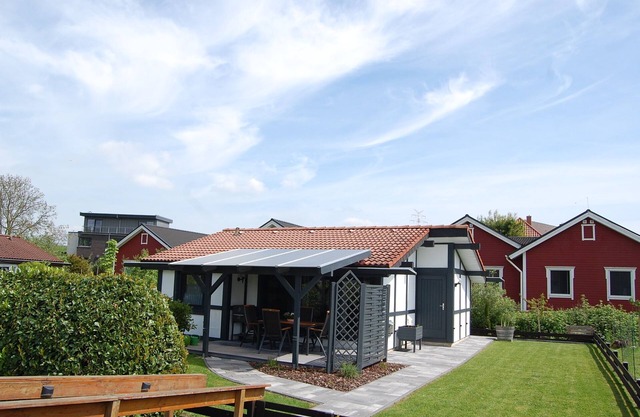 Holiday Home 'Ferienhaus Elb-diek' with Private Terrace, Private Garden and Wi-Fi