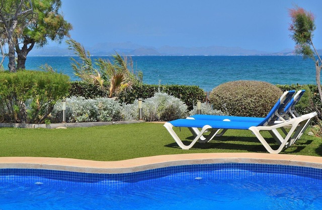 Holiday Home 'Embat' with Sea View, Wi-Fi and Air Conditioning