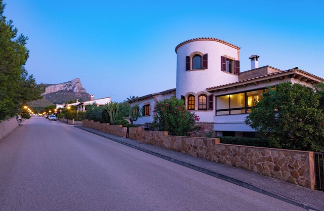 Holiday Home 'Sa Vinya' with Sea View, Private Terrace and Wi-Fi
