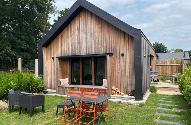 Holiday Home 'La P'tite Maison' with Private Terrace, Private Garden and Wi-Fi