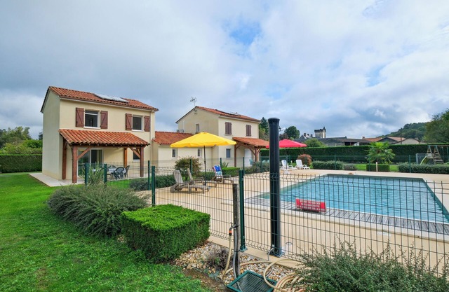 Holiday Home 'L'Ajuda Avec Piscine Et Clim' with Shared Pool, Wi-Fi and Air Conditioning