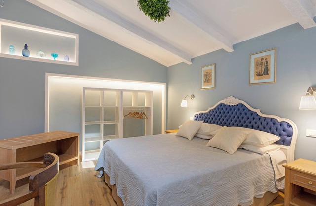 Holiday Home 'Iris' with Shared Garden, Wi-Fi and Air Conditioning