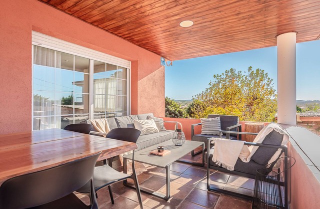 Holiday Home 'El Roble' with Mountain View, Private Pool and Wi-Fi