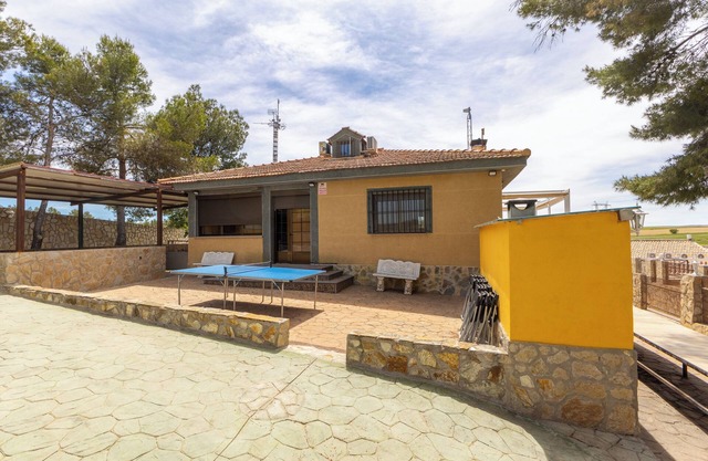 Holiday Home 'Los Almendros' with Private Pool, Wi-Fi and Air Conditioning